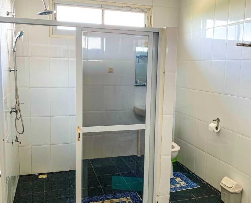 Vakantiehuis-Suriname-Agila-Bad-Toilet-Master-bedroom