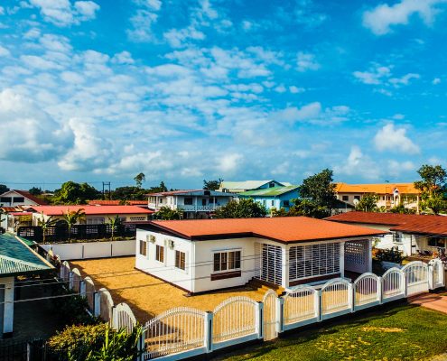 Vakantiehuis-Suriname-Peace-Buiten